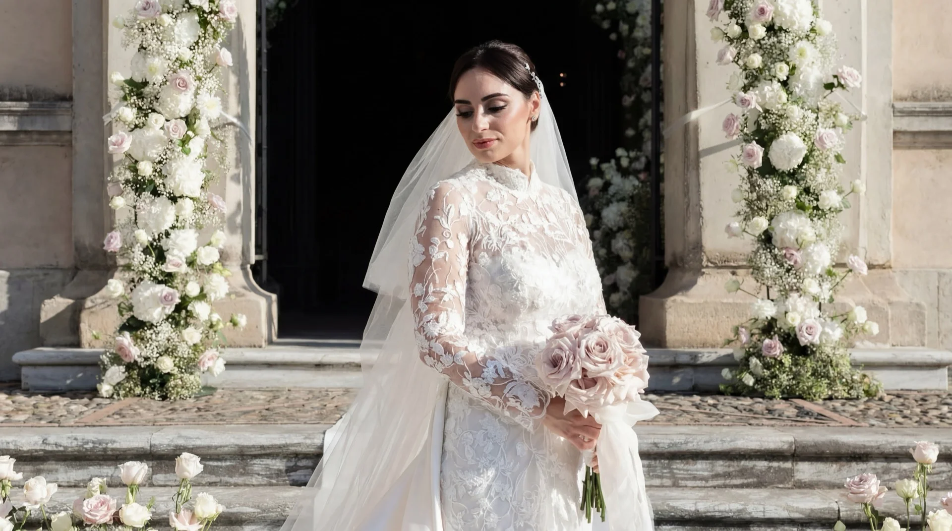 Trittico editoriale in bianco e nero della sposa con dettagli e silhouette sul mare