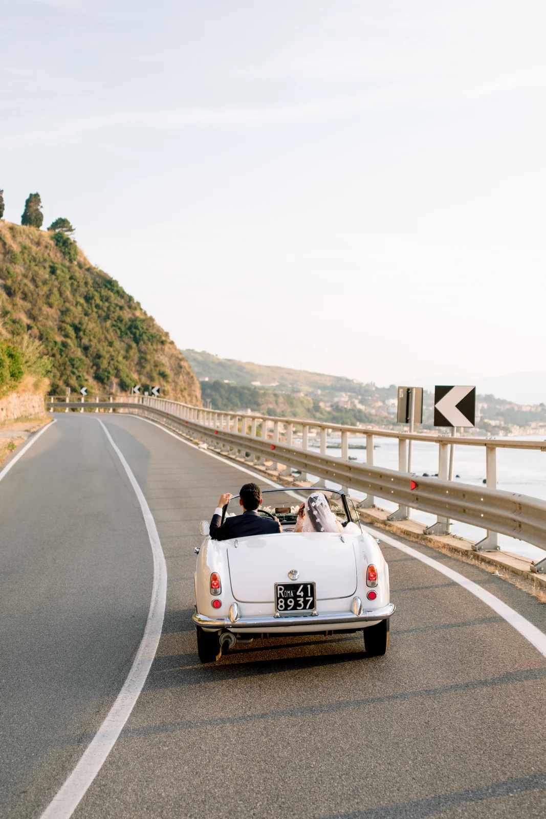 Claudia & Gianluca — l'auto d'epoca lungo la Costa Viola