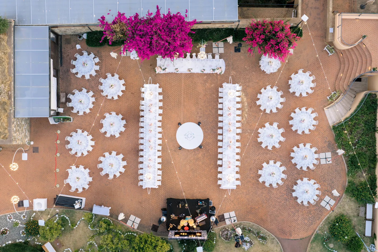 Claudia & Gianluca — l'allestimento del ricevimento dall'alto